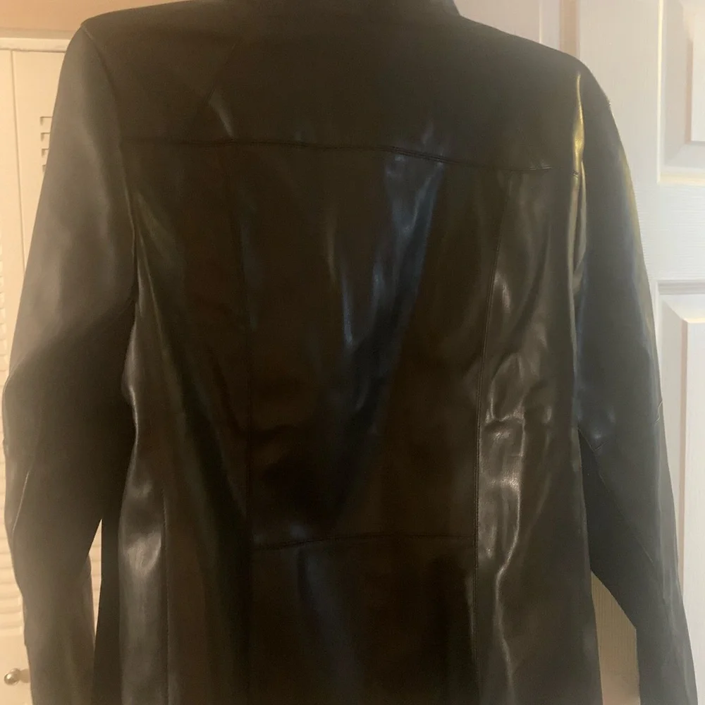 BLACK FAUX LEATHER JACKET. - Picture 3 of 5